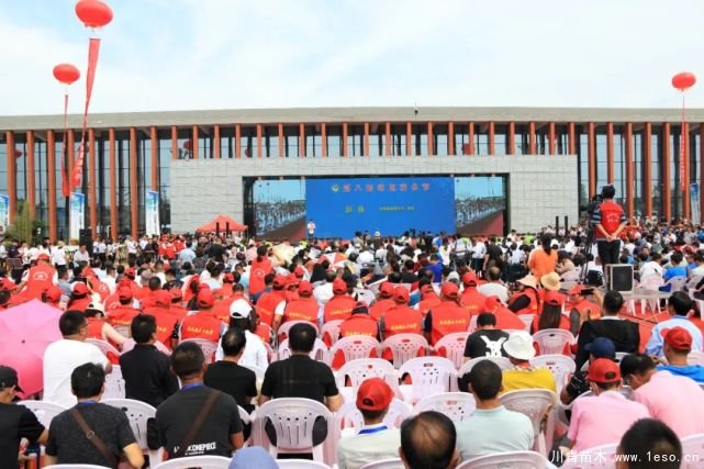 苗木生意怎么做才能長久？細節(jié)決定成?。? bdsfid="71" src="/uploads/allimg/201114/0955514613-2.jpg" /></span></span></p>
<p bdsfid="72">
	<span style="font-family:微軟雅黑;"><span style="font-size:16px;">三、苗木推廣不能少</span></span></p>
<p bdsfid="73">
	<span style="font-family:微軟雅黑;"><span style="font-size:16px;">在前兩點做好的基礎(chǔ)上，就可以配合相應(yīng)的苗木營銷推廣。想要把自己的苗木賣出去，首先你需要讓別人知道你賣的什么苗，知道你的苗子好在哪里。</span></span></p>
<p bdsfid="75">
	<span style="font-family:微軟雅黑;"><span style="font-size:16px;">苗木推廣的主要渠道：</span></span></p>
<p bdsfid="78">
	<span style="font-family:微軟雅黑;"><span style="font-size:16px;">1. 行業(yè)報刊雜志</span></span></p>
<p bdsfid="80">
	<span style="font-family:微軟雅黑;"><span style="font-size:16px;">早年里十分受用，也有不少行業(yè)人通過在報刊雜志上做廣告賺到了錢，但時過境遷，看報刊雜志的人已經(jīng)越來越少，效果大不如前。</span></span></p>
<p bdsfid="81">
	<span style="font-family:微軟雅黑;"><span style="font-size:16px;">2. 行業(yè)展會</span></span></p>
<p bdsfid="83">
	<span style="font-family:微軟雅黑;"><span style="font-size:16px;">行業(yè)展會具有線下優(yōu)勢，可以當場展示自己的苗木產(chǎn)品，也可以與客商面對面交流，即使在今天，也是很不錯的推廣渠道。近年來，各地各類的苗木展會越來越多，在選擇時，要注意與自己苗木產(chǎn)品的適銷區(qū)域相匹配。</span></span></p>
<p bdsfid="84" style="text-align: center;">
	<span style="font-family:微軟雅黑;"><span style="font-size:16px;"><img alt=